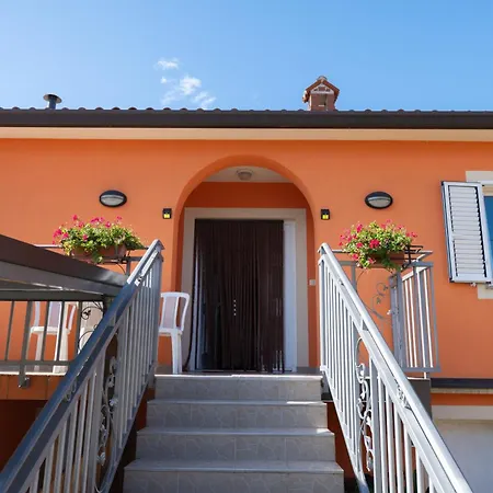 Haus Orange Familienfreundliche Lage Mit Pool Labin (Istria)