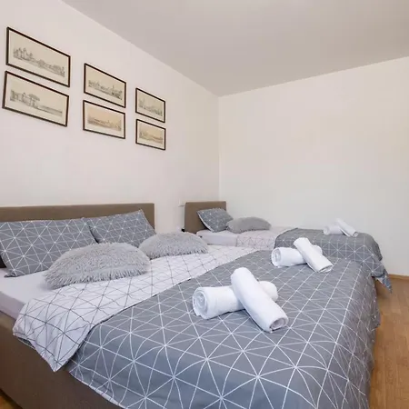 Haus Orange Familienfreundliche Lage Mit Pool Lägenhet Labin (Istria)